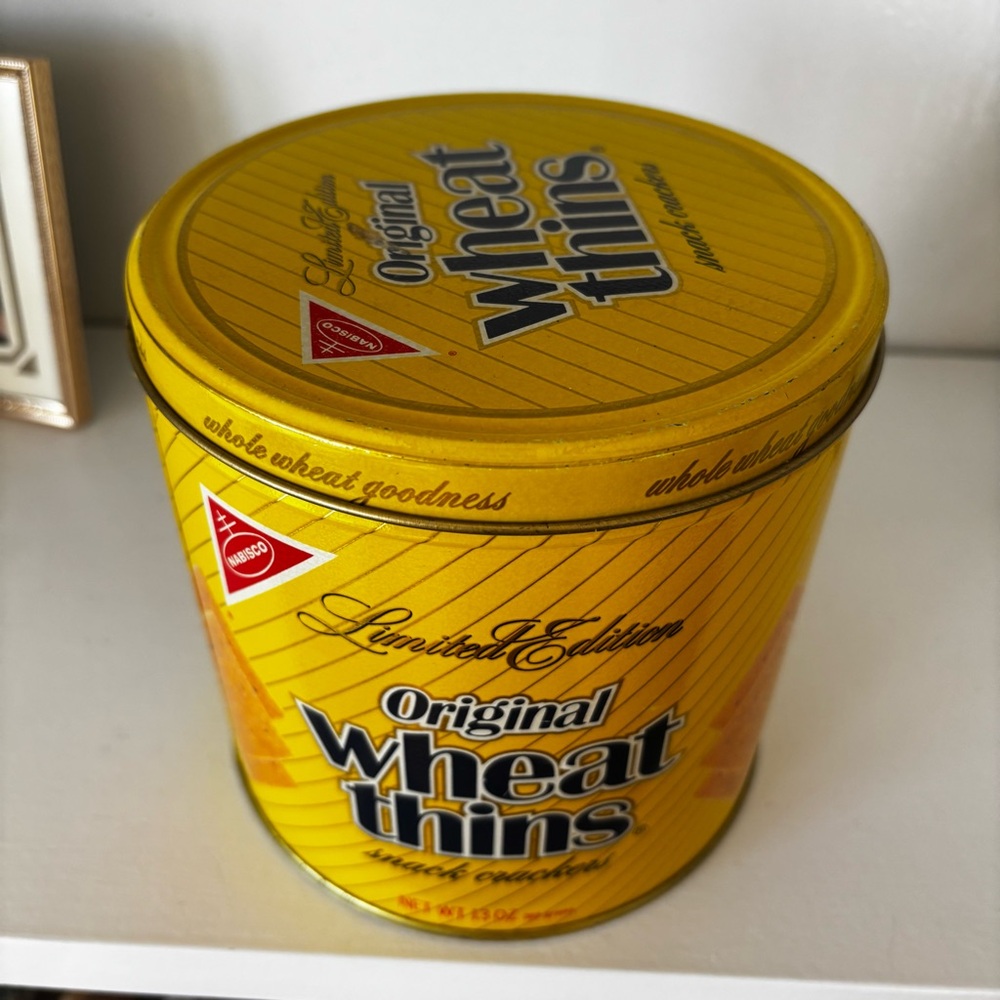 Limited Edition Nabisco Tin Original Wheat Thins 13 Oz. Size Nice Condition USA - Picture 2 of 7